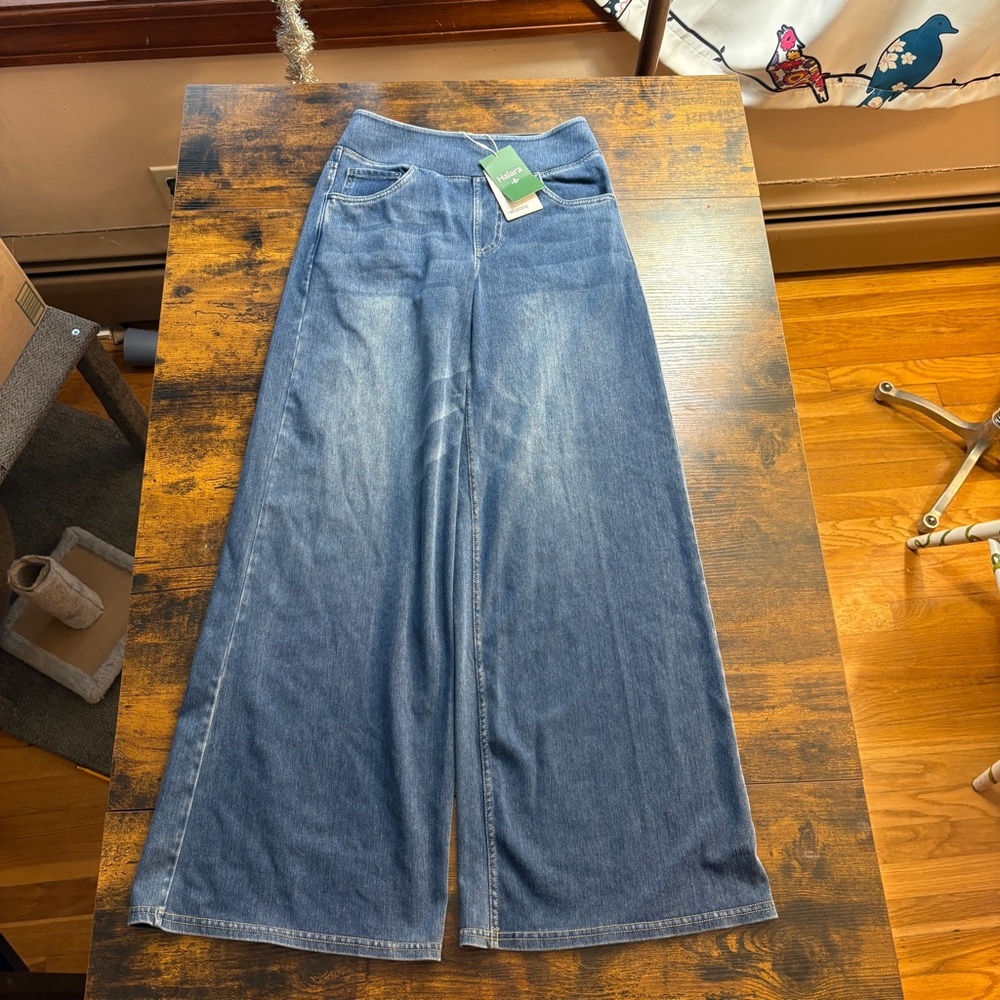 Halara Flex High Waisted Wide Leg Jeans. Size Small